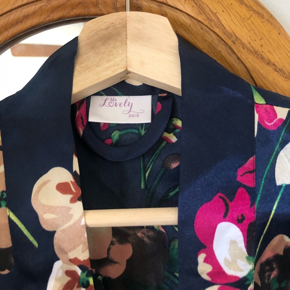 NWT Floral Robe - Picture 3 of 3